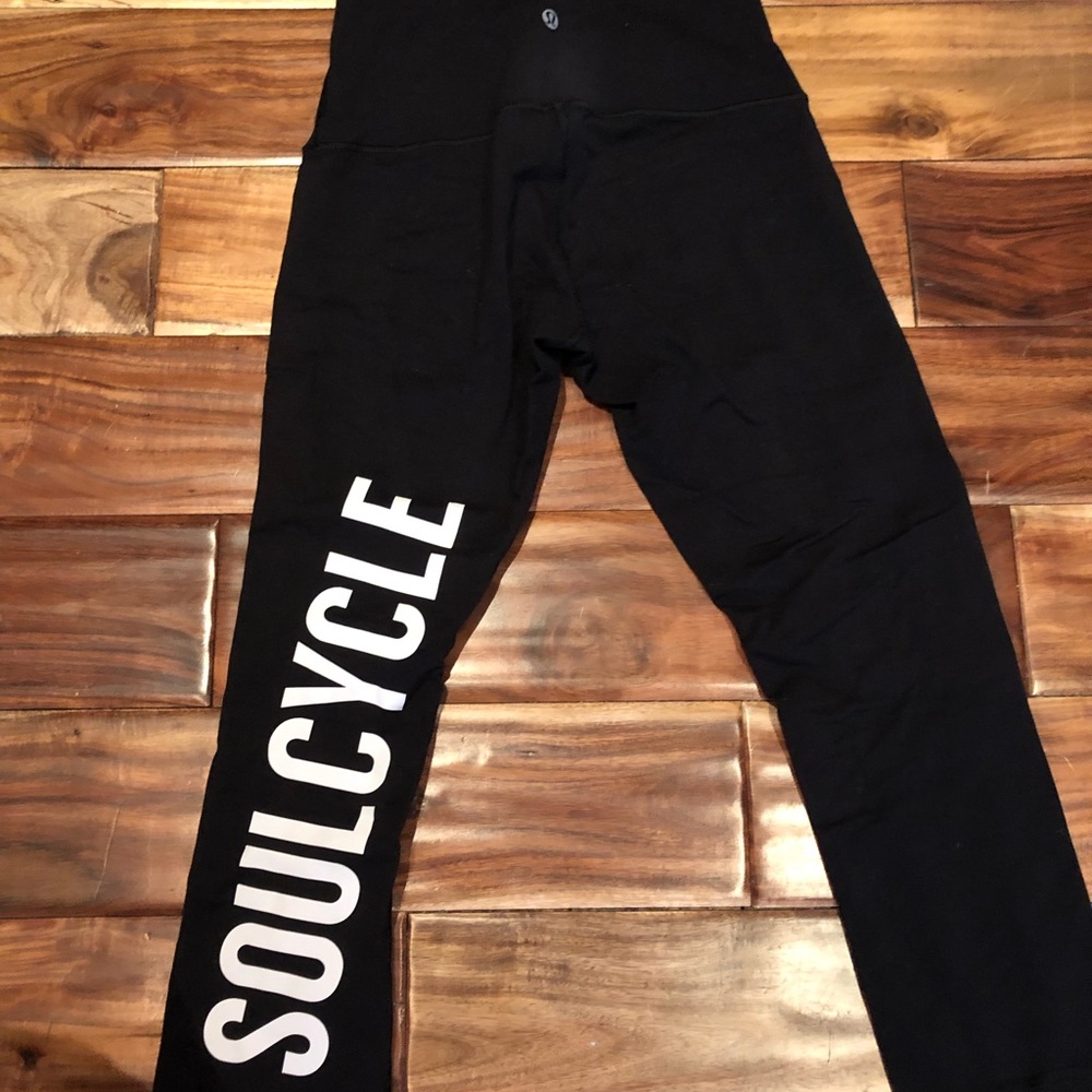 Soulcycle Lululemon cropped leggings